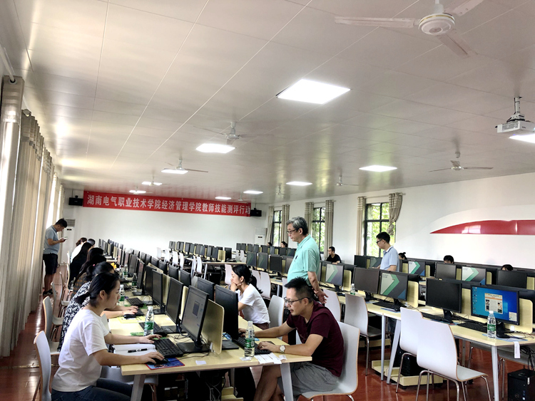 经济管理学院举行专任教师专业技能测评活动2.jpg