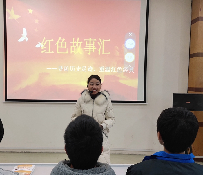 匡翠芳老师激情四溢的开场白赢得学生阵阵喝彩.jpg