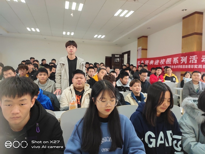 廖阳同学讲演“碧血丹心罗亦农”故事.jpg
