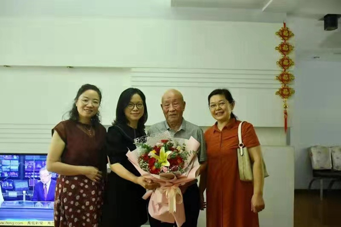 慰问老校友.jpg