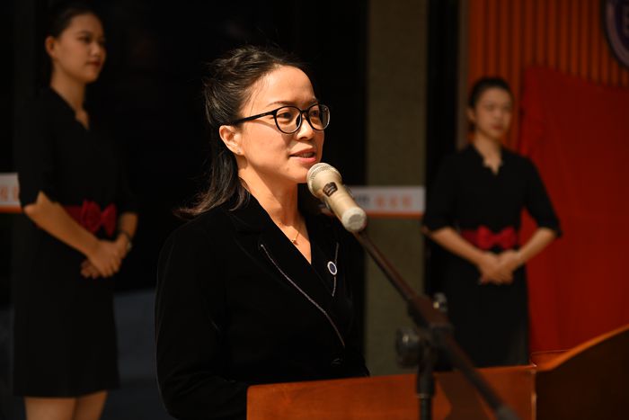 副校长赵丹主持.jpg