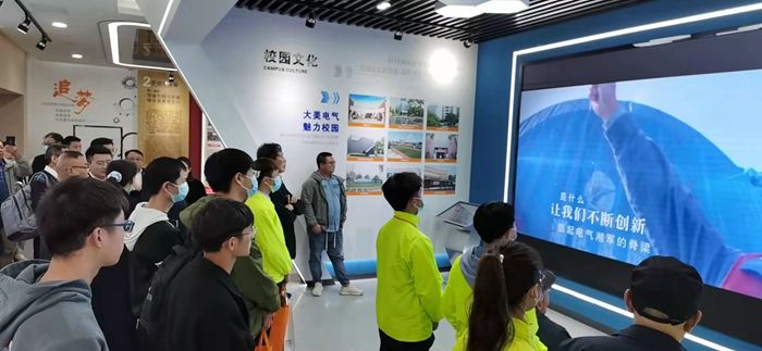 校友参观5.jpg