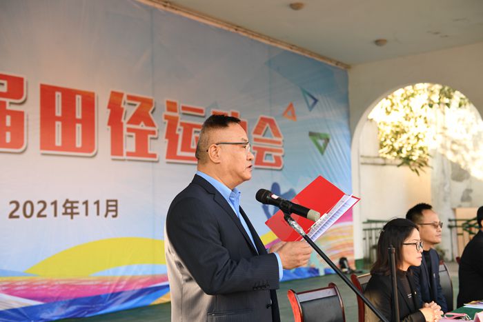 李校长.jpg