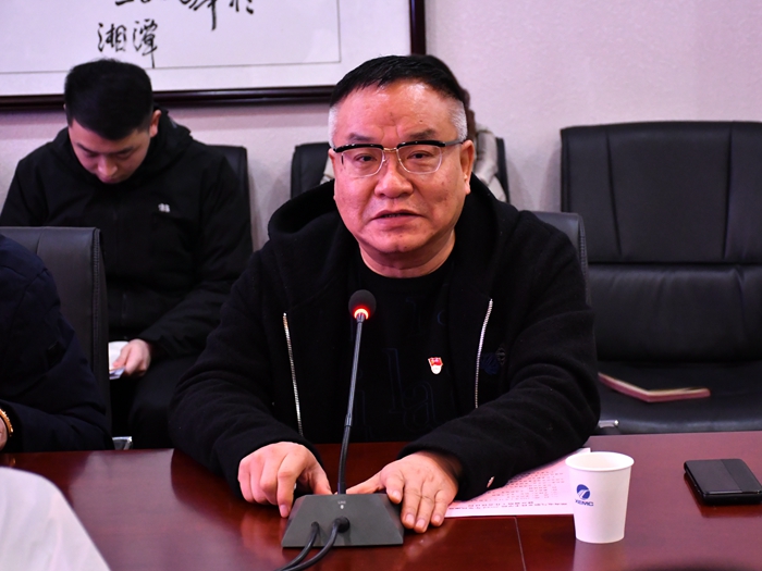 李.jpg