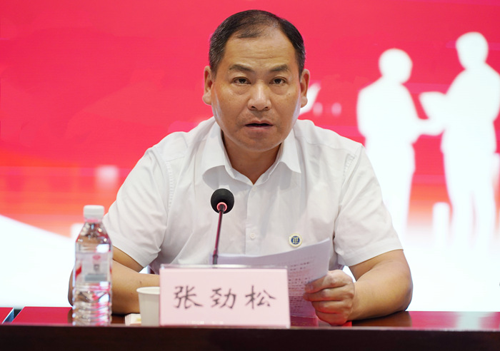 张书记_副本.jpg 张书记_副本.jpg