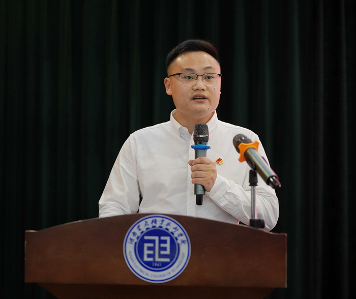 教师代表发言_副本.jpg 教师代表发言_副本.jpg