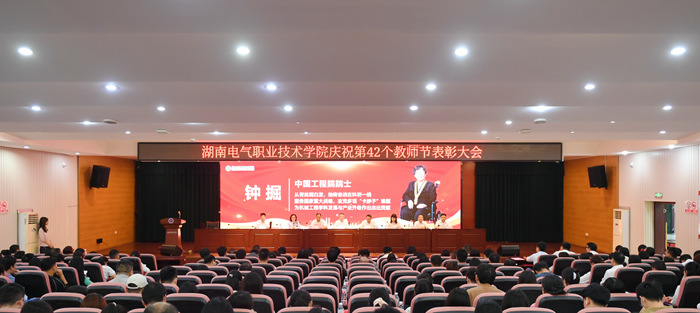 钟掘背景_副本.jpg 钟掘背景_副本.jpg