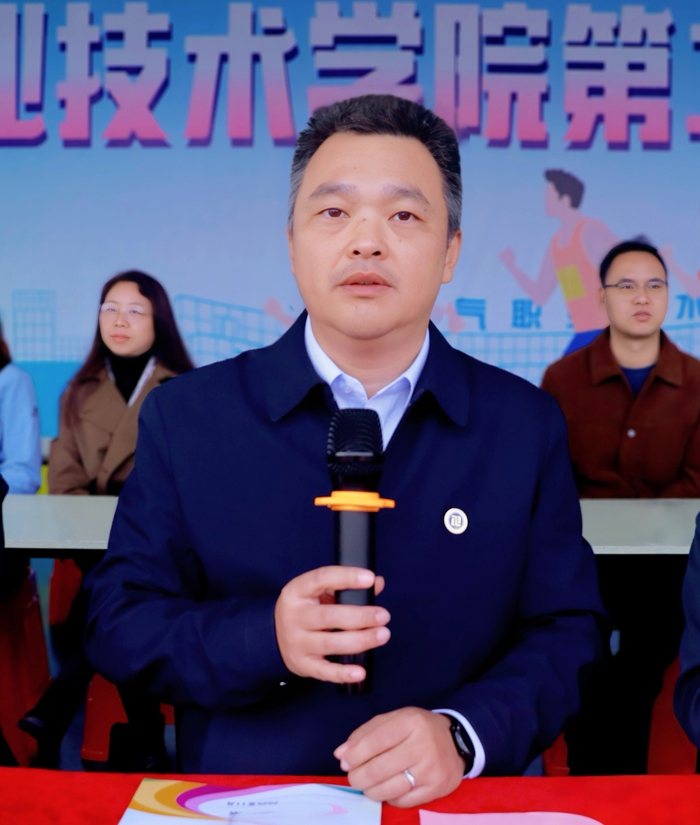 书记.jpg 书记.jpg